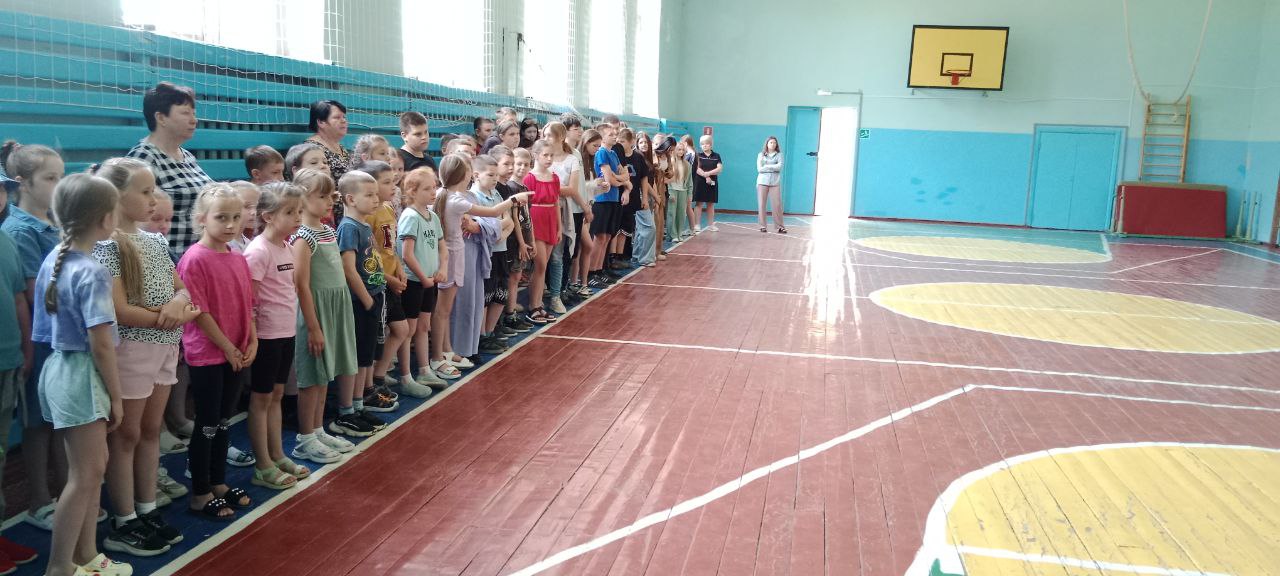 Сегодня 2 июня в нашей школе начал работу лагерь труда и отдыха «Юность».